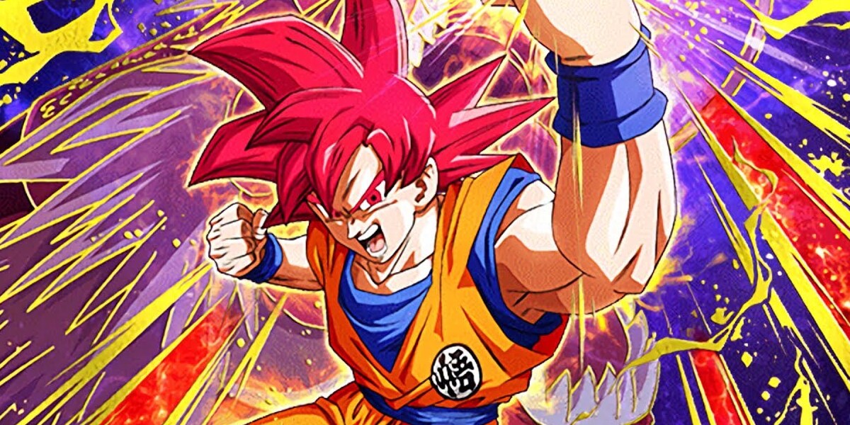 Son-Goku schlägt in seiner Super-Sayajin Gott-Form in die Luft und schaut dabei wütend in die Kamera