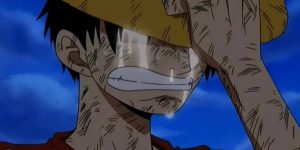 Ruffy, der Hauptcharakter von One Piece, hält seinen Strohhut und weint